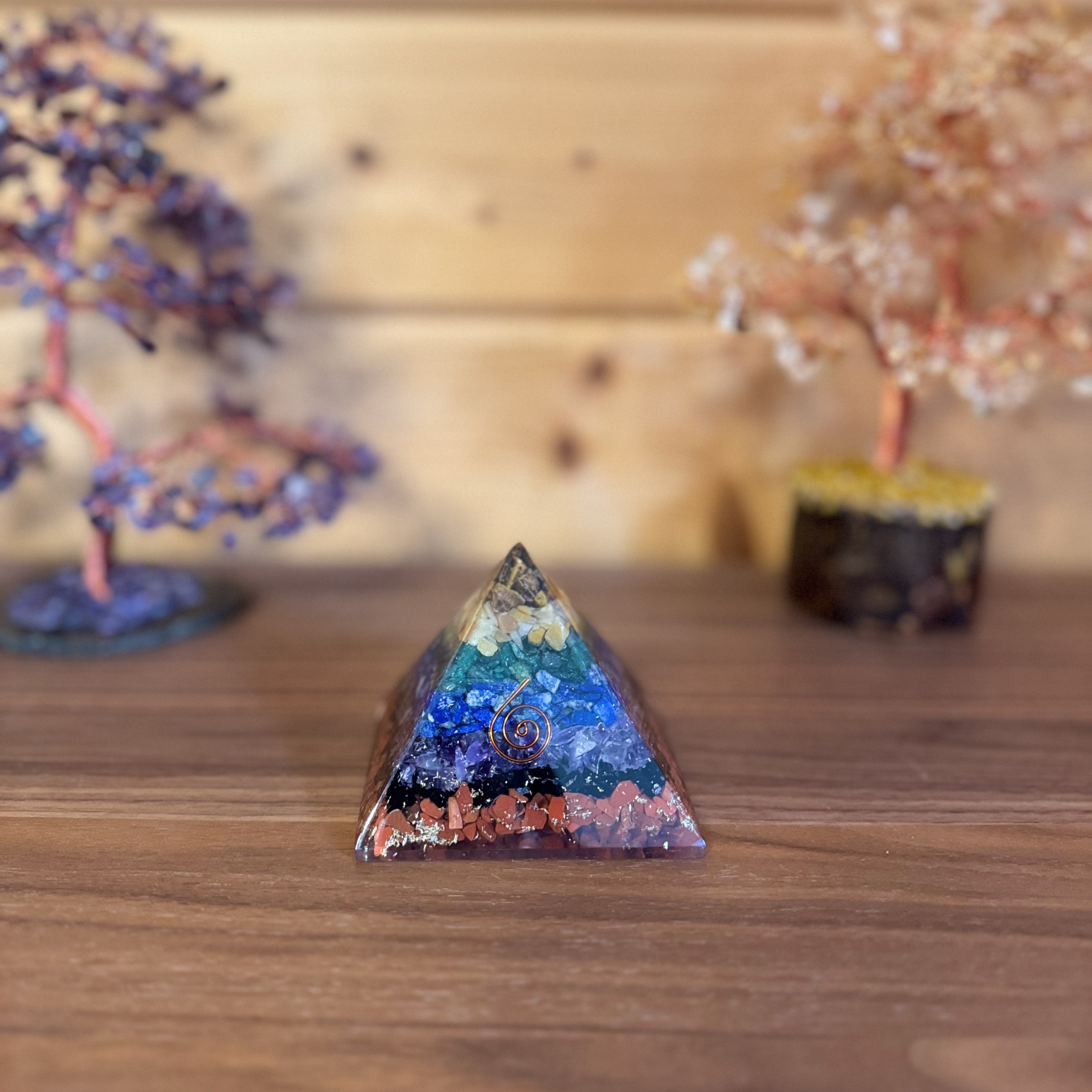 Pyramide Orgonite des 7 Chakras