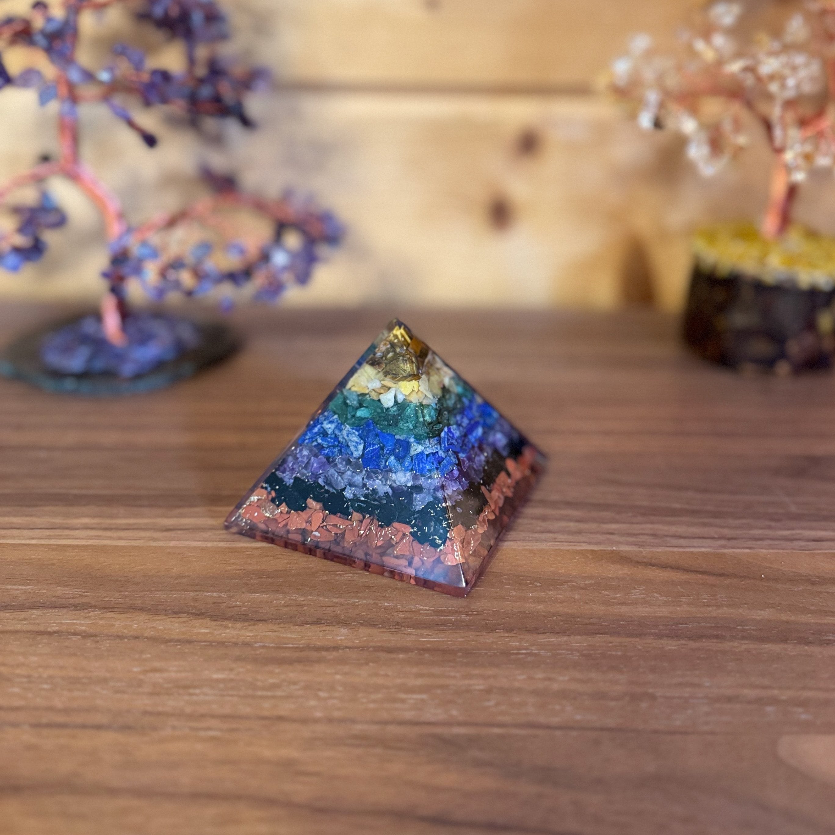 Pyramide Orgonite des 7 Chakras