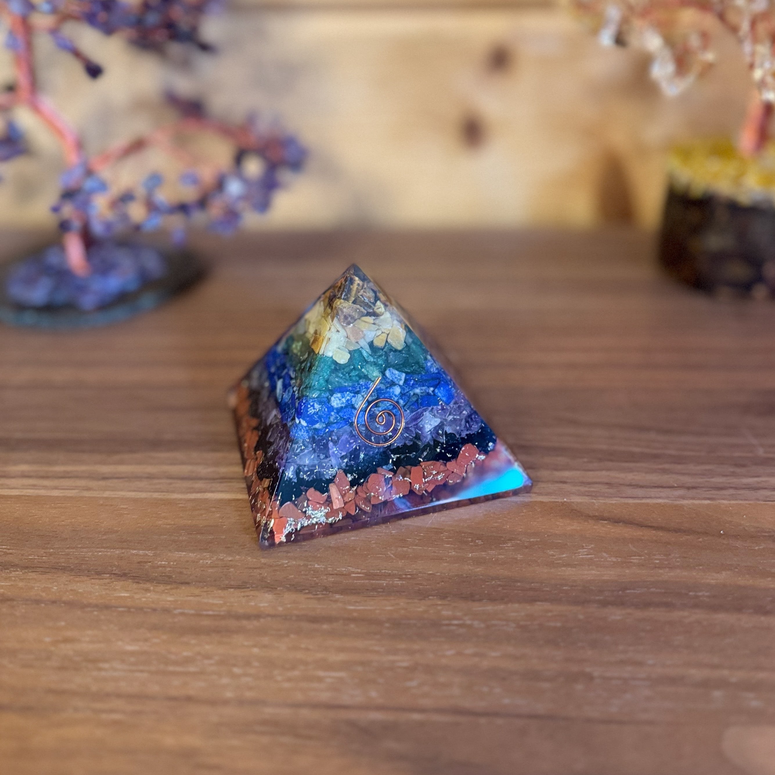 Pyramide Orgonite des 7 Chakras