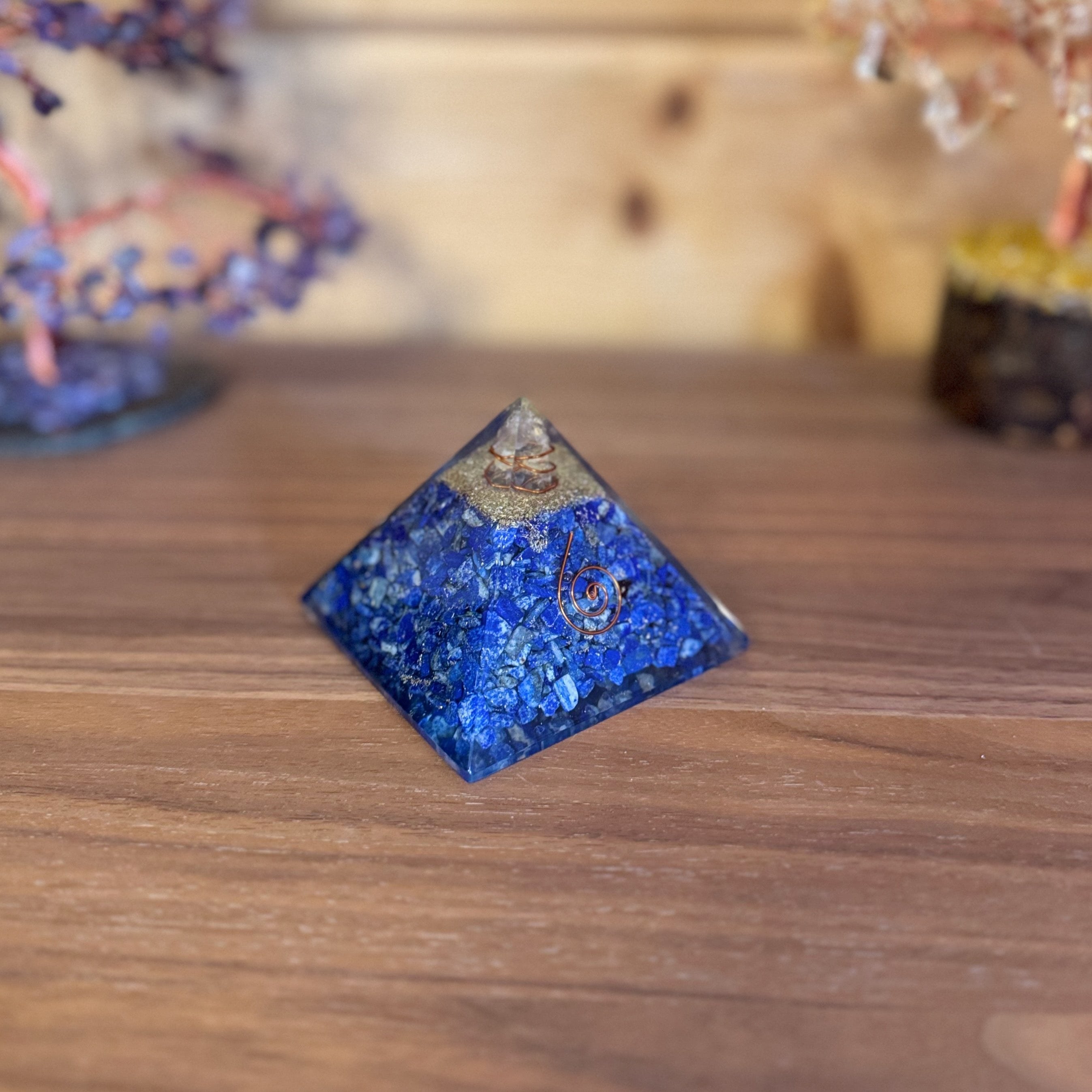 Pyramide Orgonite en Lapis Lazuli