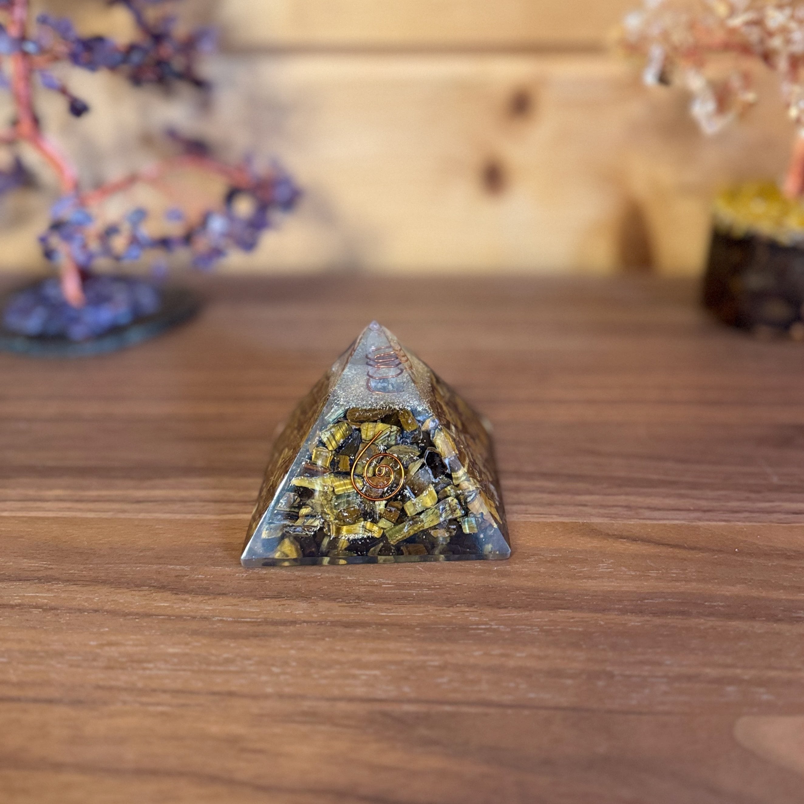 Pyramide Orgonite en oeil de tigre