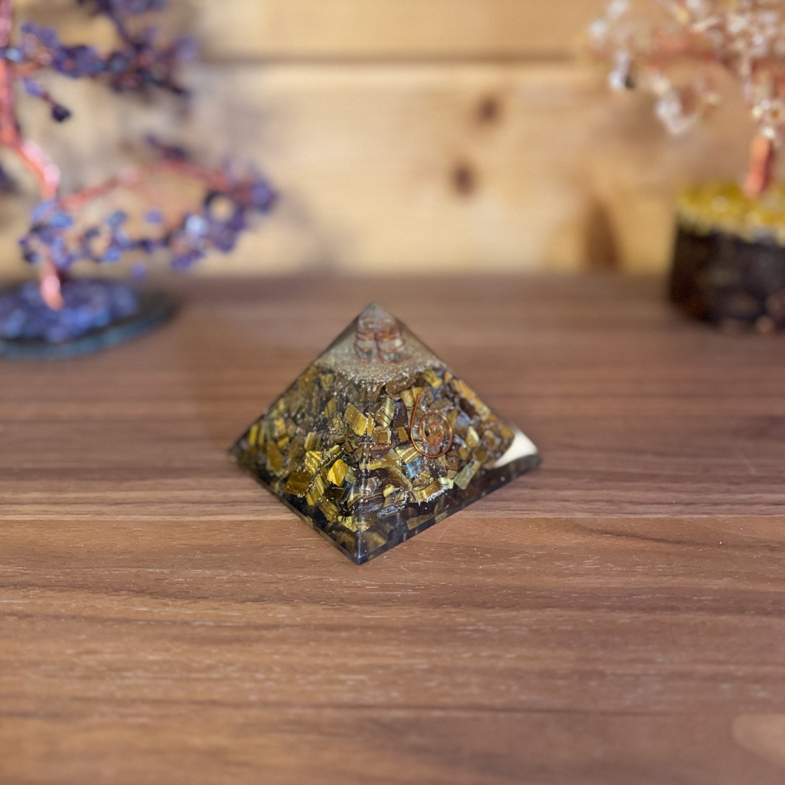 Pyramide Orgonite en oeil de tigre