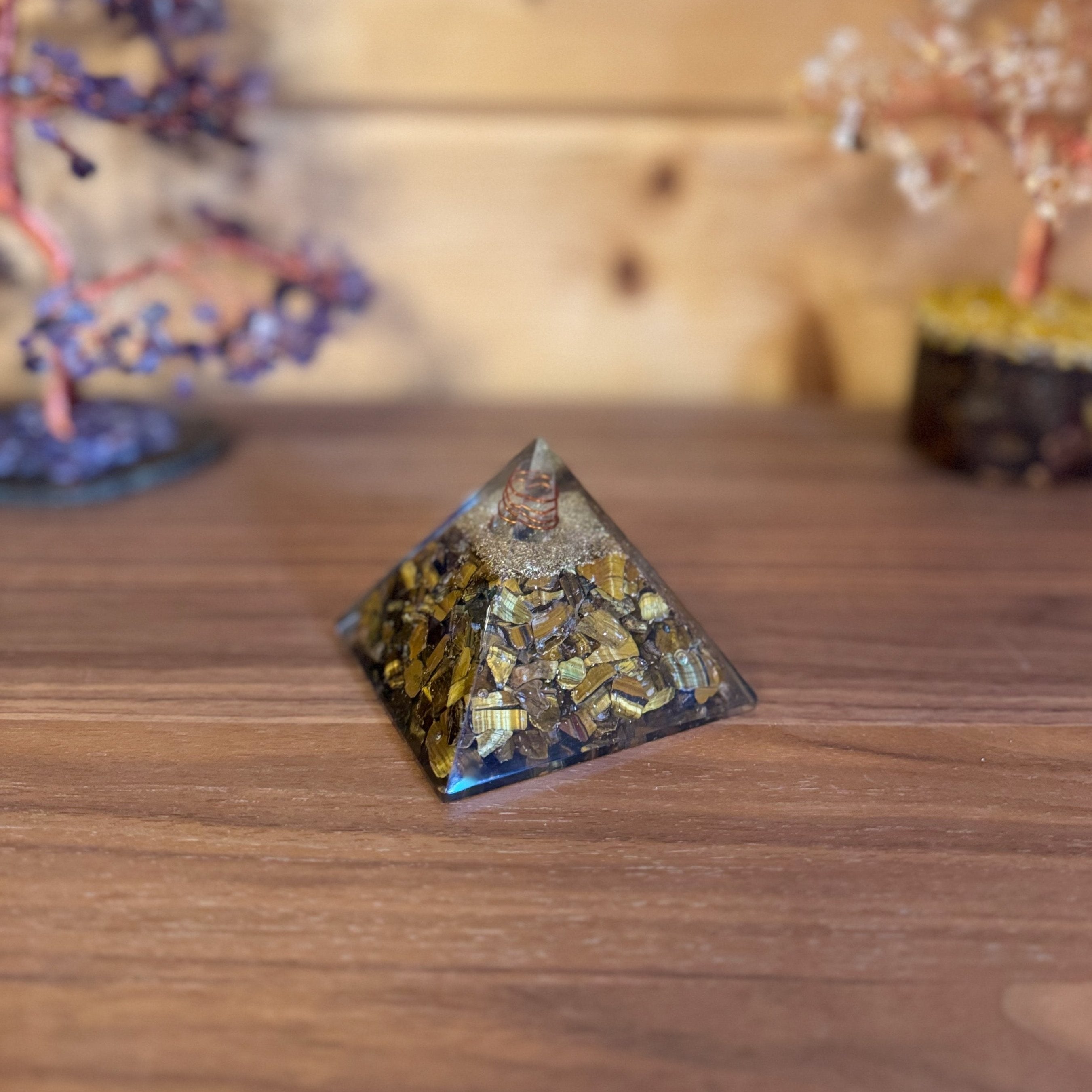 Pyramide Orgonite en oeil de tigre