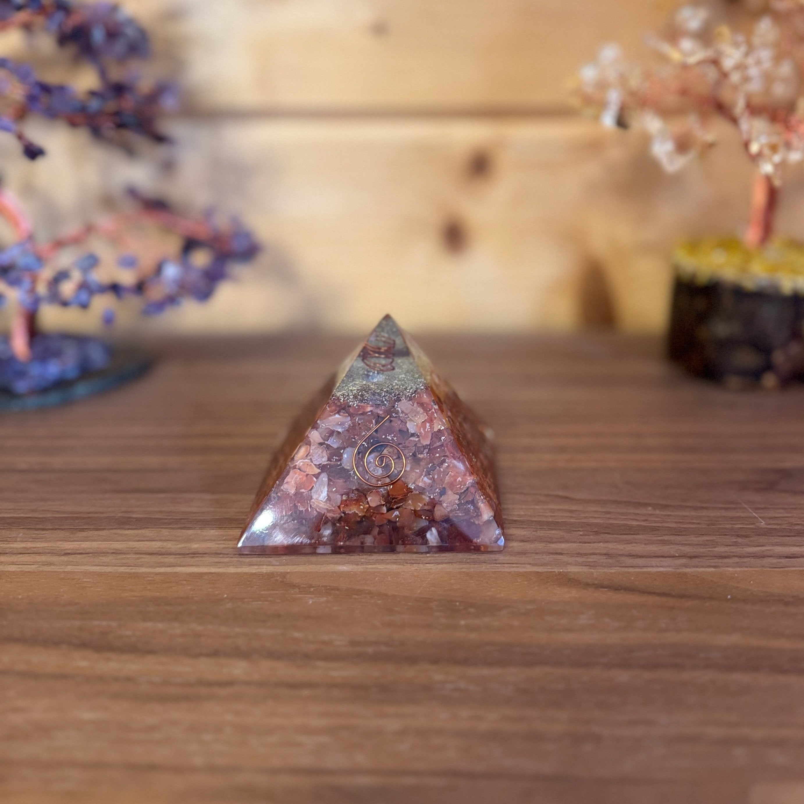 Pyramide Orgonite en Cornaline