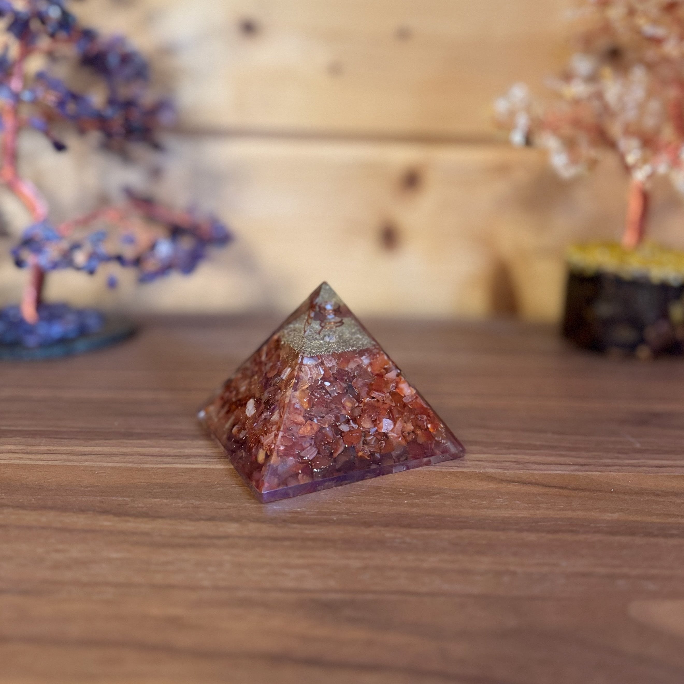 Pyramide Orgonite en Cornaline