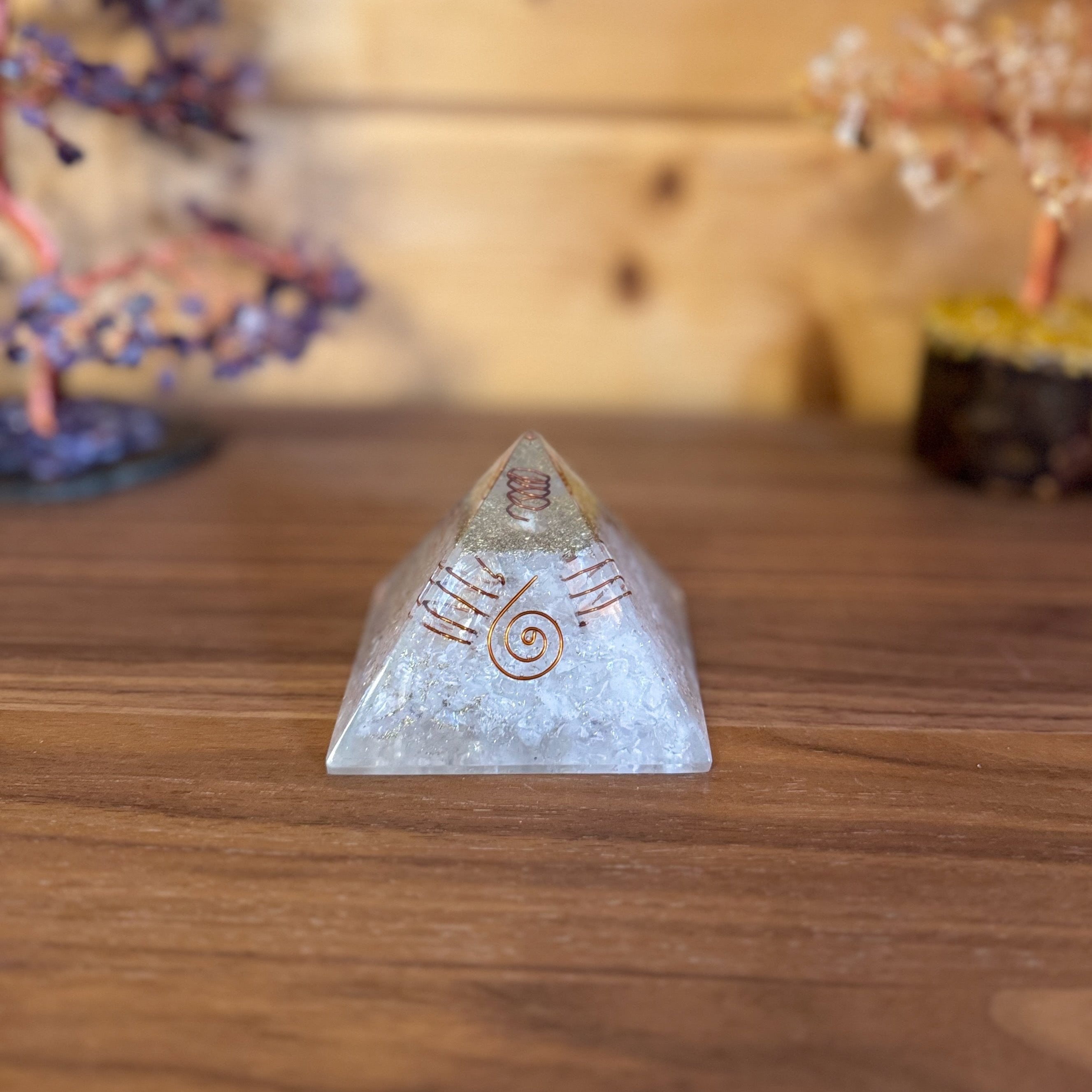 Pyramide Orgonite en quartz clair