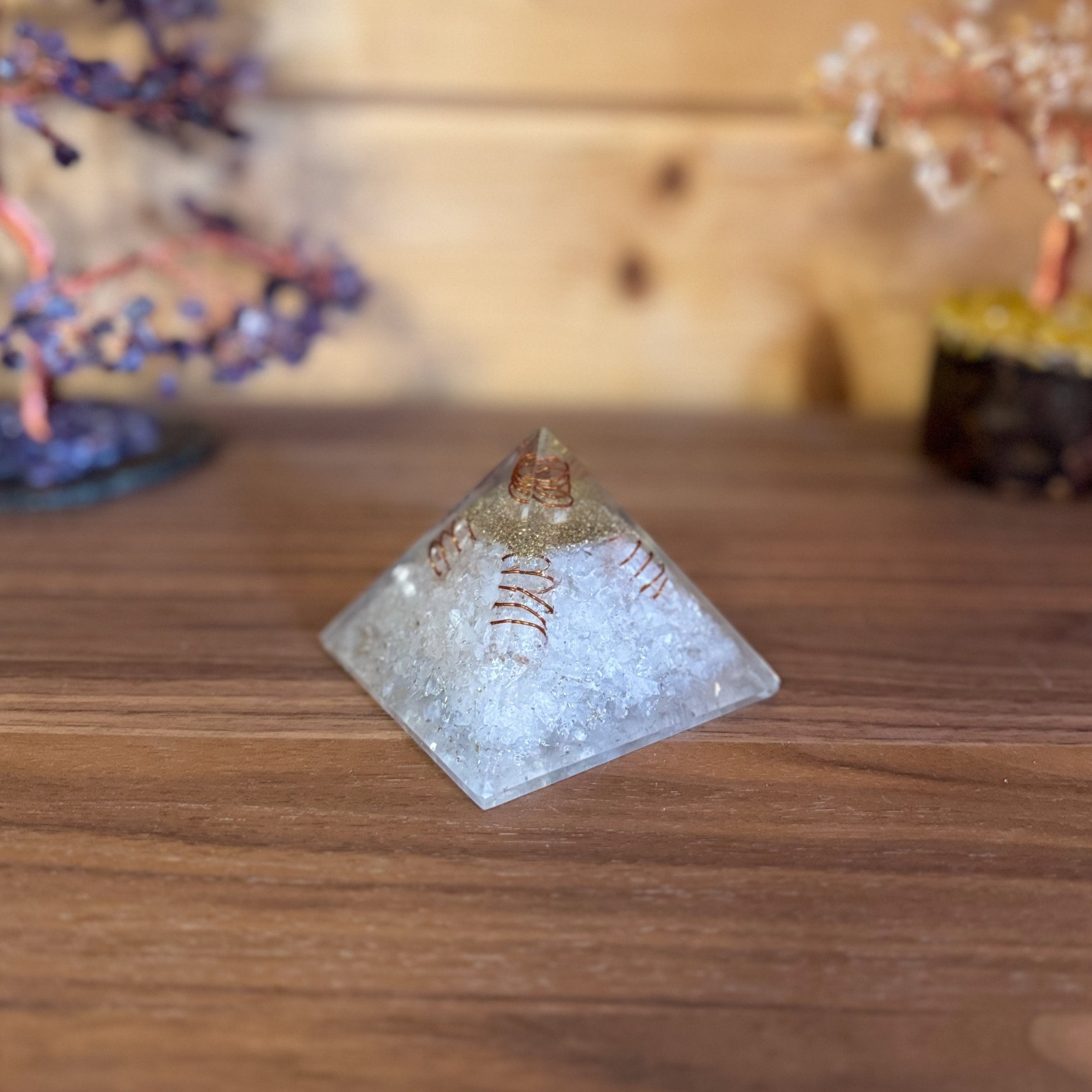 Pyramide Orgonite en quartz clair