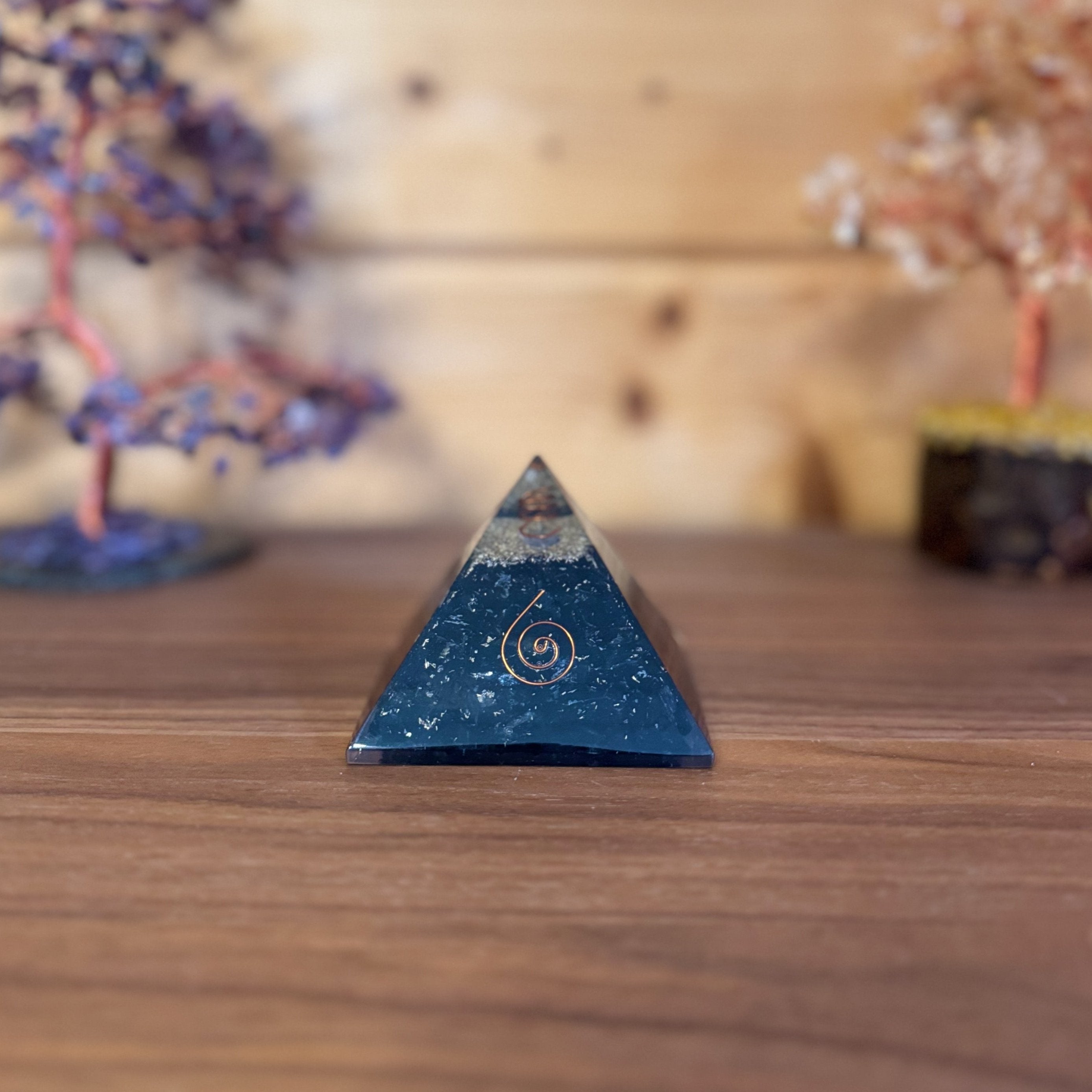 Pyramide Orgonite en tourmaline noire