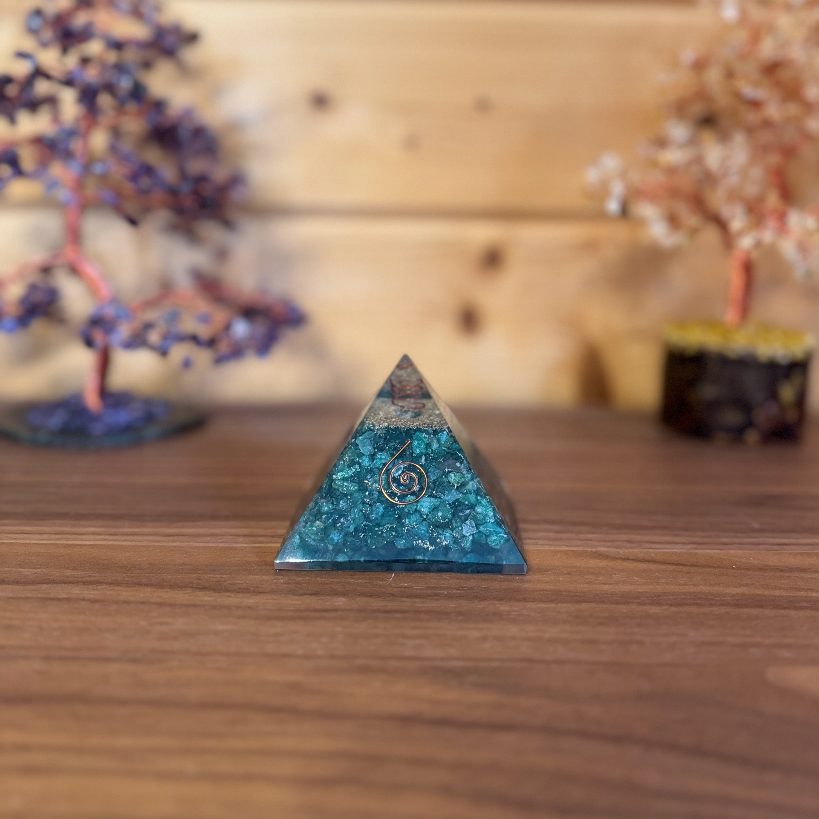 Pyramide Orgonite en mica vert