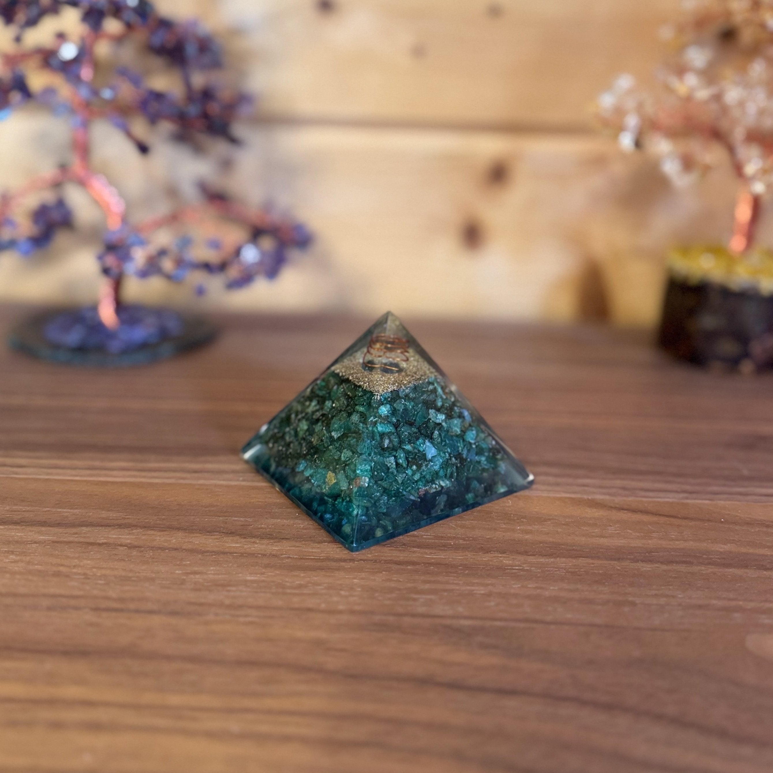 Pyramide Orgonite en mica vert