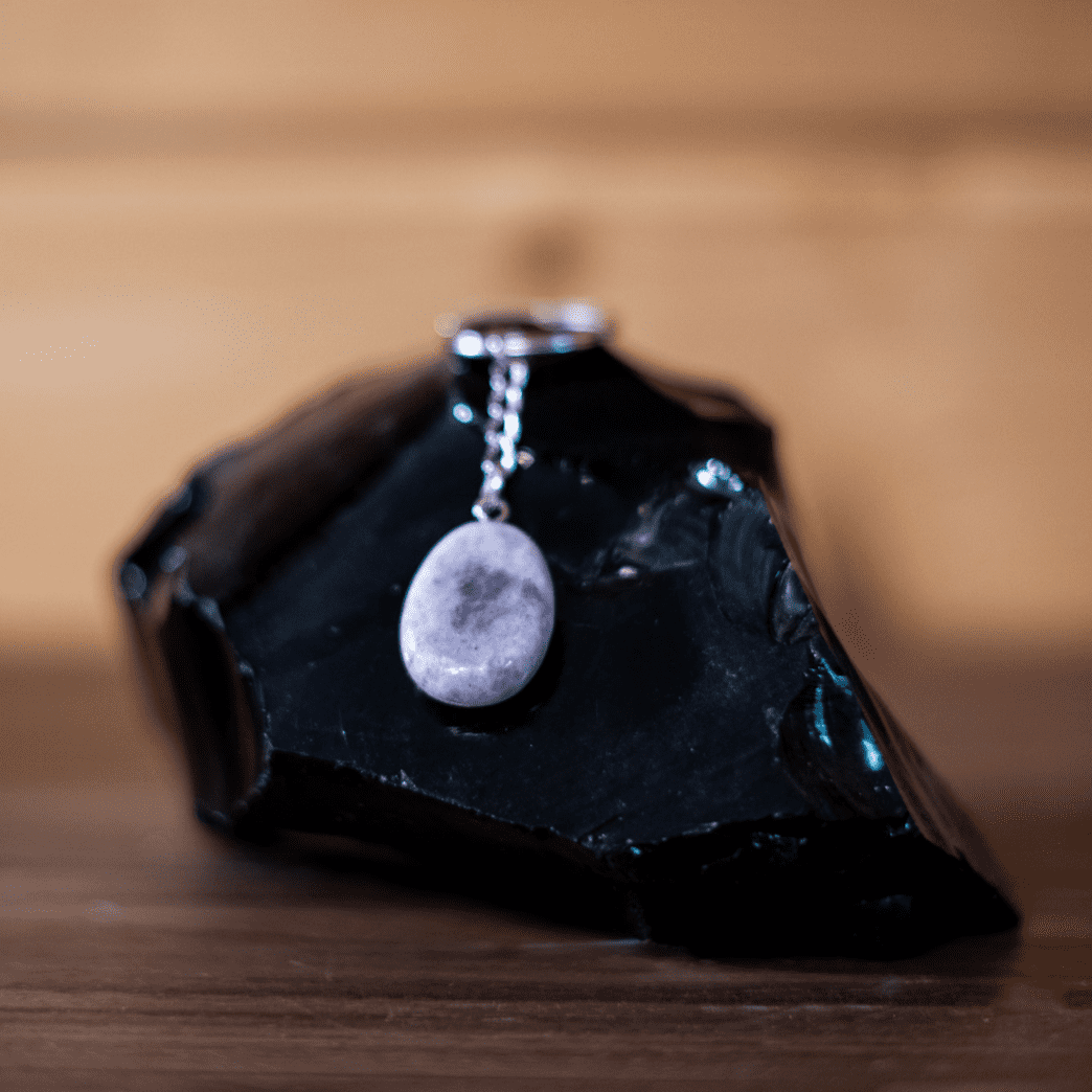 Porte-clés Pierre De Lune – Pierre Naturelle Pastel, Argenté – Neuf